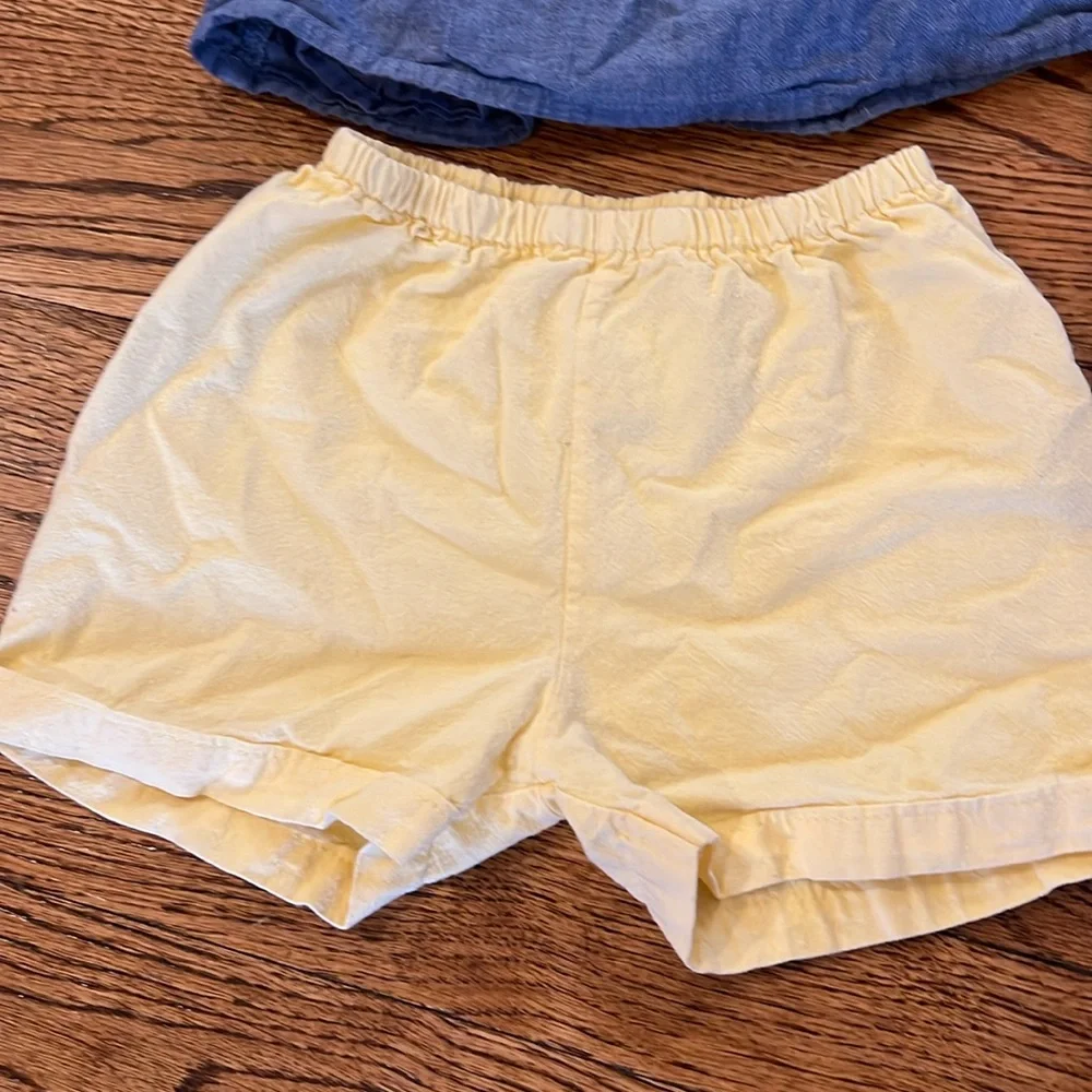 CHAMBRAY EMBROIDERED TOP WITH MATCHING YELLOW SHORT SET - 2T